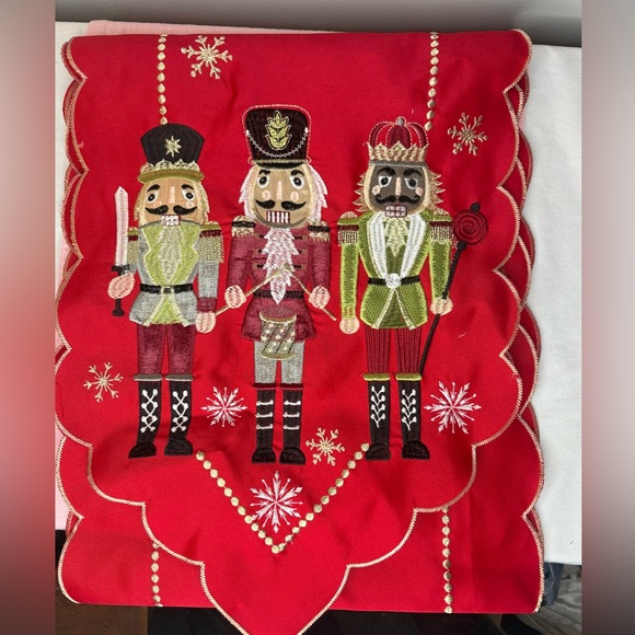 Nutcracker Tablerunner NWOT - Picture 2 of 2
